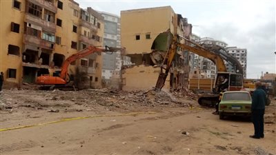 هدم 9 عمارات قديمة بمنطقة سندوب في الدقهلية | صور