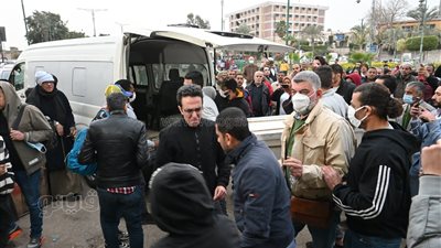 في غياب نجوم الفن.. تشييع جثمان زكي فطين عبد الوهاب من مسجد السيدة نفيسة|فيديو