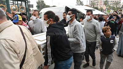 وصول جثمان زكي فطين عبد الوهاب إلى مسجد السيدة نفيسة.. ونهال عنبر أول الحضور