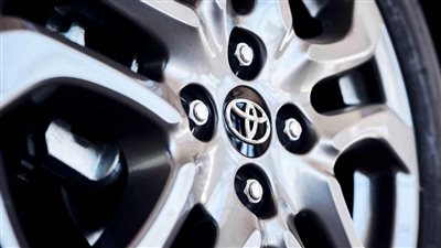 تويوتا لونار كروزر تثبت عدم تخليها عن محركات الوقود