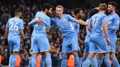 يتقدمهم رياض محرز.. مانشستر سيتي يسعى لتجديد عقد 3 نجوم