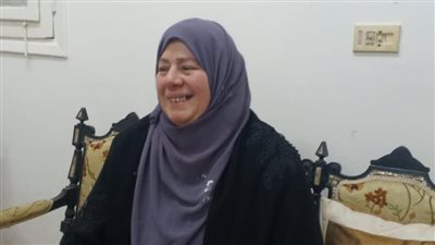 توفى زوجها بعد 4 سنوات زواج.. رحلة كفاح الأم المثالية بالمنوفية | فيديو