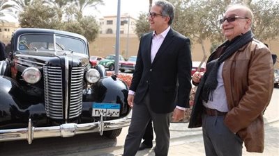 السيارات الكلاسيكية تشارك في فعاليات أب تاون كايرو كرنفال