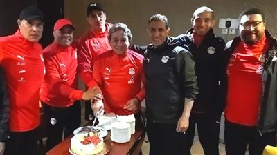 بعثة منتخب مصر 2006 تحتفل بعيد ميلاد عصام عبده