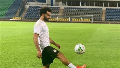 محمد صلاح وصل القاهرة.. وانضم لمعسكر المنتخب 