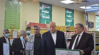 سكرتير عام البحر الأحمر يتفقد معرض أهلا رمضان بالغردقة