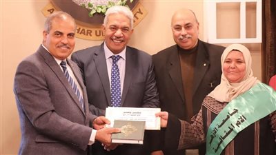 رئيس جامعة الأزهر يكرم الأمهات المثاليات خلال احتفالية يوم الوفاء 