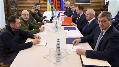 المالك السابق لنادي تشيلسي يحضر المفاوضات الروسية الأوكرانية بإسطنبول