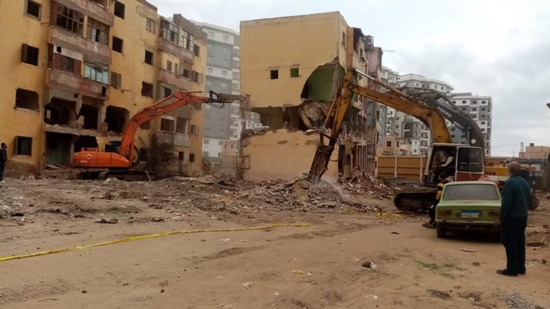 هدم 9 عمارات قديمة