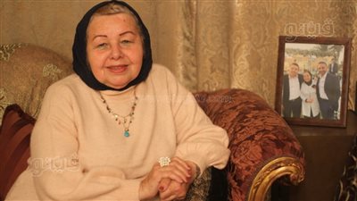 كنت بلبس حازم لبس بنات وهو صغير.. يوميات ماجي الحلواني مع أولادها وأحفادها في عيد الأم