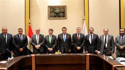 عبدالغفار يبحث مع 