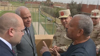 محافظ الجيزة يتفقد مشروعات مبادرة حياة كريمة في مركز الصف | صور