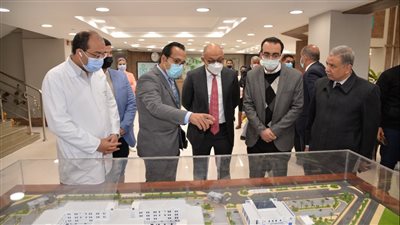 سفير الفلبين يشيد بمجمع الإسماعيلية الطبي| صور