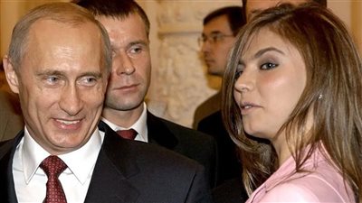 أخبار مصر: محاولة اغتيال زيلينسكي.. صعود للدولار.. ورطة عشيقة بوتين.. فرمان جديد من كيروش.. وعودة شيرين وجدي للغناء بسبب فنان