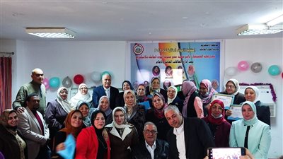 القوى العاملة تكرم 57 أما مثالية بالإسكندرية