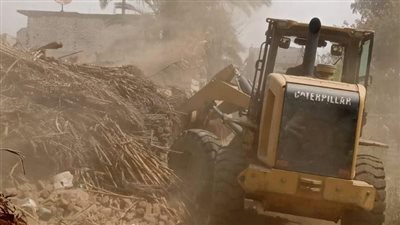 إزالة 23 حالة تعد وإيقاف بناء مخالف في المهد بمركزي بالمنيا