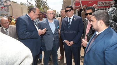 محافظ بني سويف يغير خط سيره ويتفقد شوارع اهناسيا ويوجه برد الشئ لأصله 