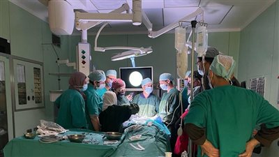 نجاح جراحة قسطرة مخية لطفلة تعاني من ورم دموي متصل بالمخ بمستشفى أحمد ماهر