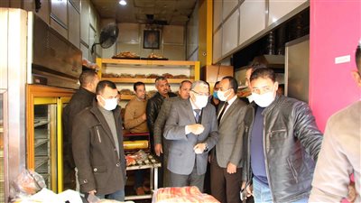 محافظ المنيا يتفقد المخابز للتأكد من الالتزام بالأسعار الجديدة
