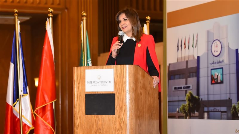 السفيرة نبيلة مكرم