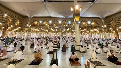السعودية تمنع بث الصلوات عبر وسائل الإعلام خلال رمضان 