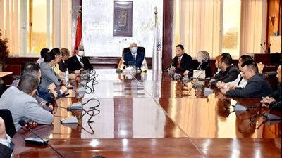 المستشار مصطفى ألهم يلتقي الصحفيين المشاركين بدورة الأقصر 