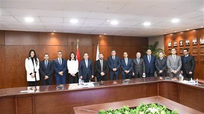 الملا يبحث مع شيفرون العالمية الشراكة في مجال الزيوت وتطوير محطات الوقود