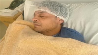 من داخل المستشفى.. أول تعليق لـ طارق الشيخ بعد إصابته بوعكة صحية | فيديو