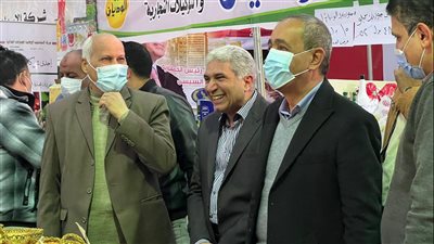 محافظ الإسماعيلية في جولة مفاجئة على الأسواق ومنافذ البيع| صور