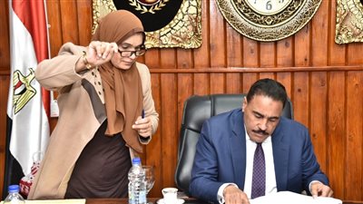 محافظ مطروح يشهد اجتماع أمناء التعليم الثاني | صور