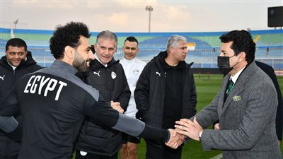 وعد للجماهير.. ماذا قال محمد صلاح لوزير الرياضة قبل مواجهتي السنغال؟|فيديو