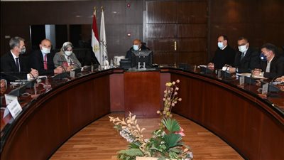 وزير النقل يبحث مع وفد فرنسي سبل التعاون المستقبلي