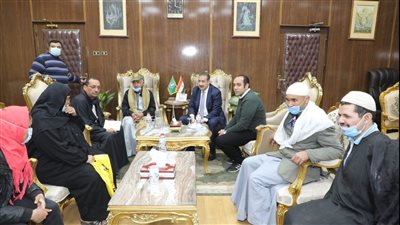محافظ المنوفية يقدم مساعدات مالية وشنط رمضانية لعدد من الحالات الإنسانية 