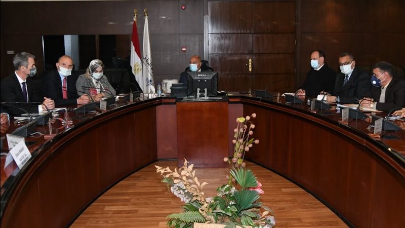 وزير النقل يبحث مع