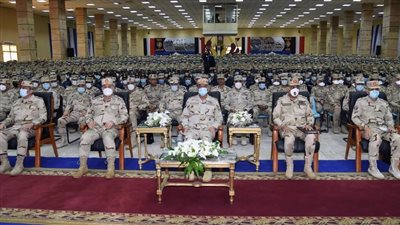 وزير الدفاع والإنتاج الحربي يلتقي بطلبة الكليات والمعاهد العسكرية