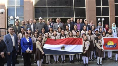 محافظ أسيوط ورئيس شركة المياه يشهدان احتفال الشركة بـ 