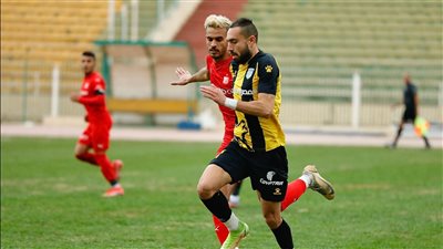 المقاولون العرب يتعادل مع أهلي بنغازي وديا.. وفتحي يهدي بوجلبان درع النادي