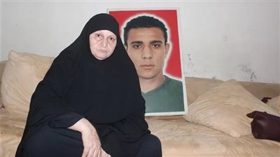 والدة محمد عبد الوهاب: كنت بعاقبه كتير لإدمانه الكرة | فيديو