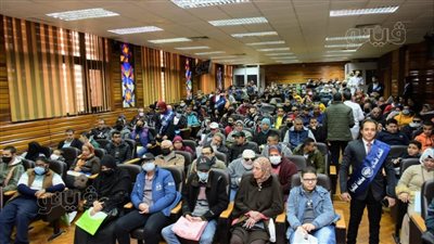 الخشت يشيد بدور القوات المسلحة فى حماية الوطن والمساهمة بتقديم خدمات إنسانية 