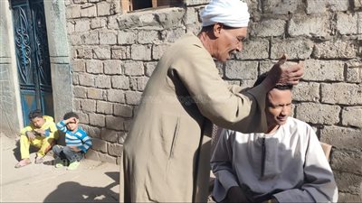 جودة أقدم معالج شعبي لضربات الشمس في نجع حمادي: الغلابة مايقدروش يروحوا لطبيب.. وبعالج من غير فلوس | فيديو وصور 