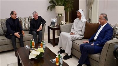 بسام راضي: السيسي يلتقي ملك الأردن وولي عهد أبو ظبي ورئيس وزراء العراق بمدينة العقبة.. اللقاء تناول مناقشة سبل تعزيز علاقات التعاون المشترك بين الدول الأربع في جميع المجالات خاصة التجارية والاقتصادية