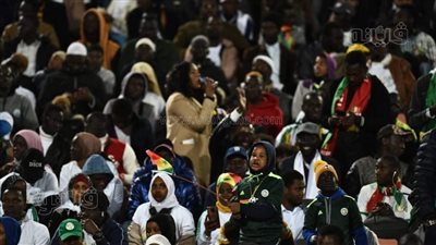 جماهير السنغال تساند فريقها من مدرجات استاد القاهرة.. صور 