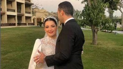 شام الذهبي ابنة أصالة بفستان الزفاف مع زوجها أحمد هلال