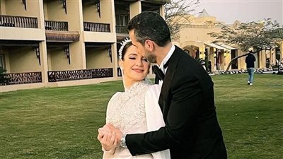 أصالة تهدي ابنتها شام أغنية خاصة في حفل زفافها | فيديو