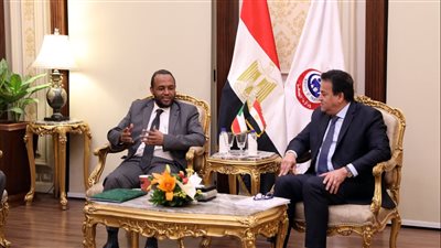 القائم بأعمال وزيرة الصحة ونظيره السوداني يبحثان تعزيز سبل التعاون بين البلدين 