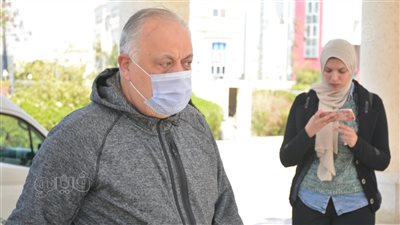 أشرف زكي ونهال عنبر وعصام السقا في جنازة أحمد حلاوة | فيديو وصور 