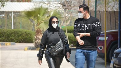 دنيا سمير غانم ورامي رضوان يشاركان في جنازة أحمد حلاوة | فيديو وصور 