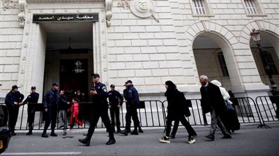 سيدة جزائرية تسكب الزيت على وجه زوجها...والسبب خلاف أسري 