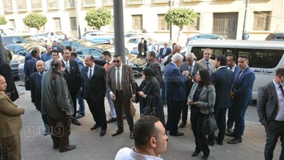  جثمان رجائي عطية يغادر لمقابر أكتوبر فى جنازة مهيبة 