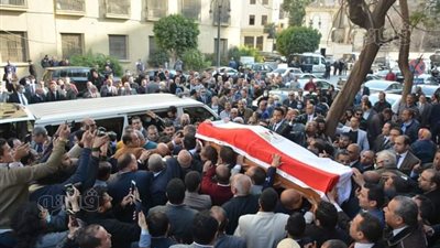 بث مباشر.. مراسم تشييع جنازة رجائي عطية من مسجد عمر مكرم 